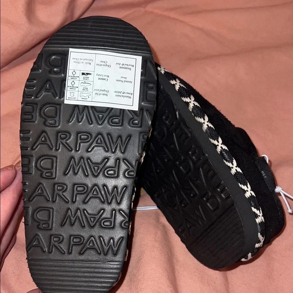 BearPaw comfortable black